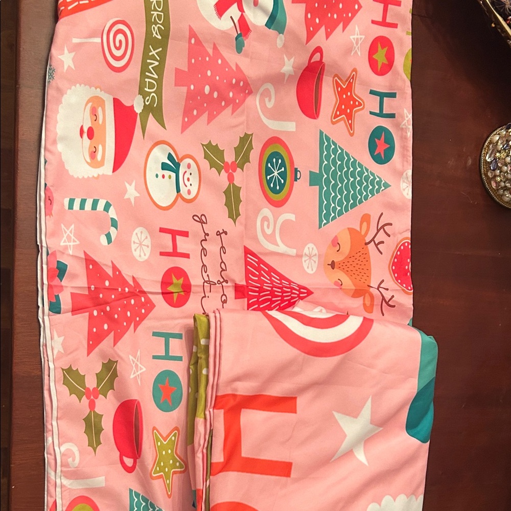 Festive Holiday Print King Duvet Cover and King Shams (2)
